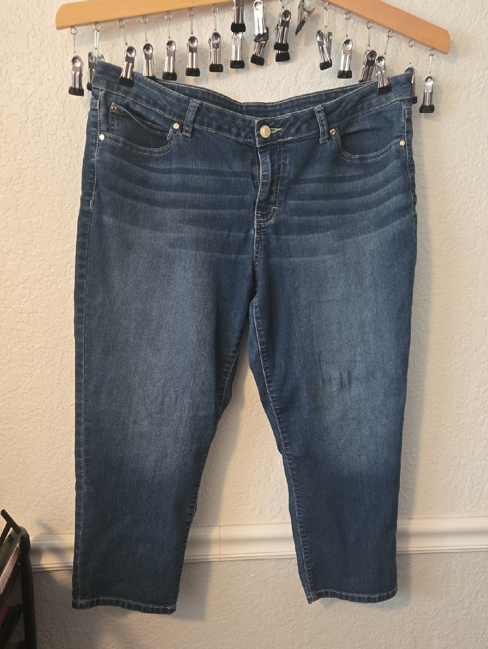 Jennifer Lopez Classic Capri 16p